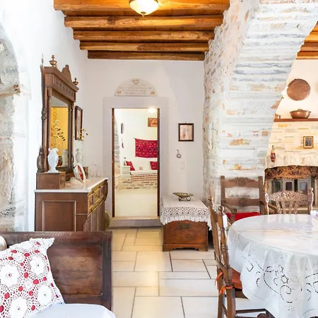 Zeus House * Naxos City